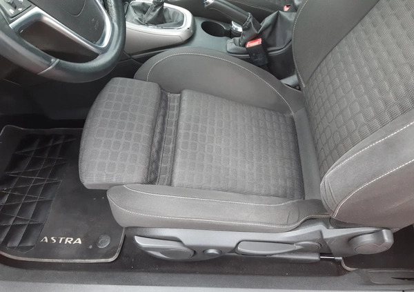 Opel Astra cena 29700 przebieg: 242000, rok produkcji 2013 z Paczków małe 326